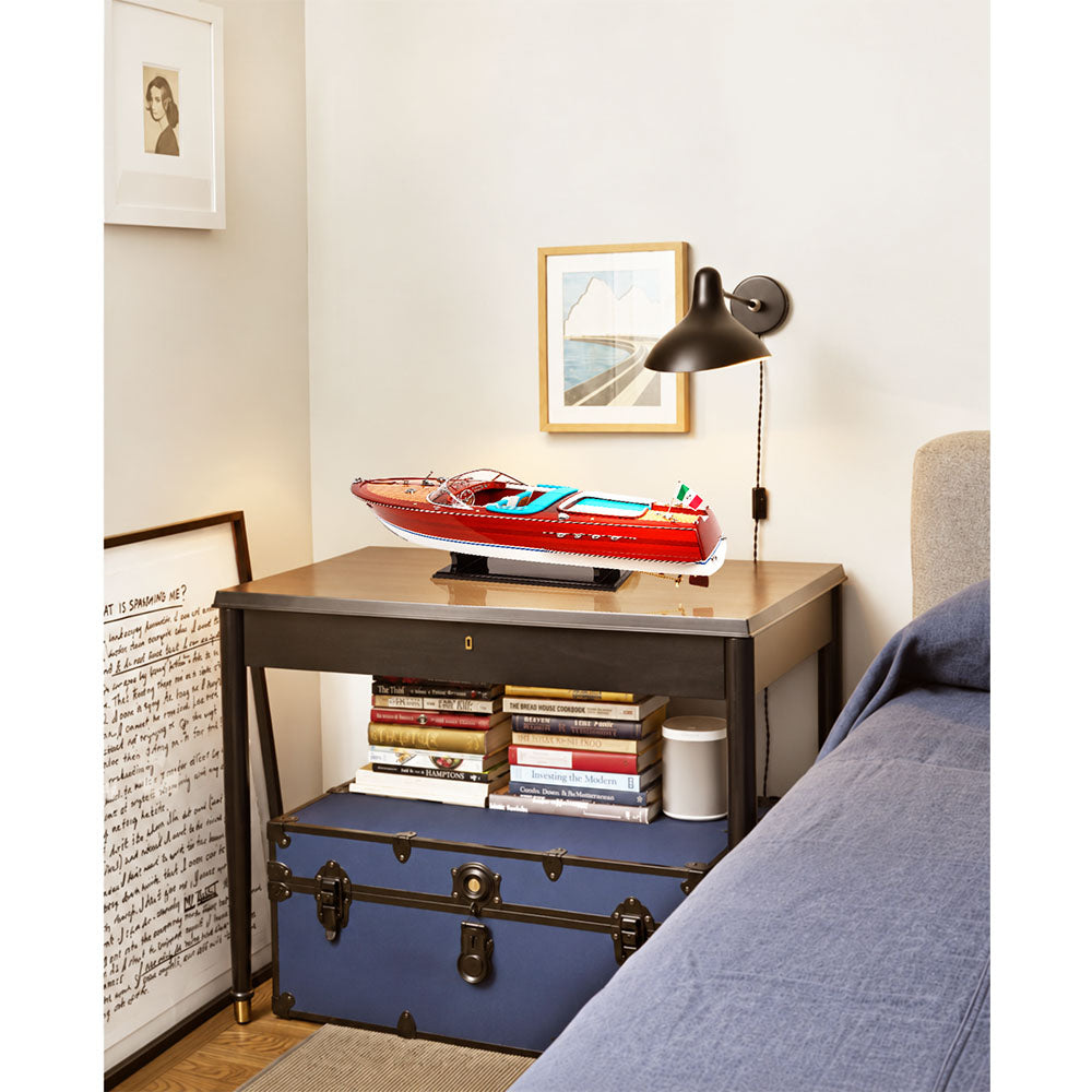 Maquette de grand hors-bord Super Riva peinte