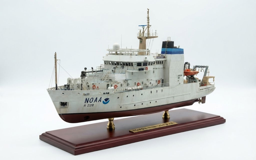 NOAA Ship Reuben Lasker (R 228) 30 Inches Ship Model