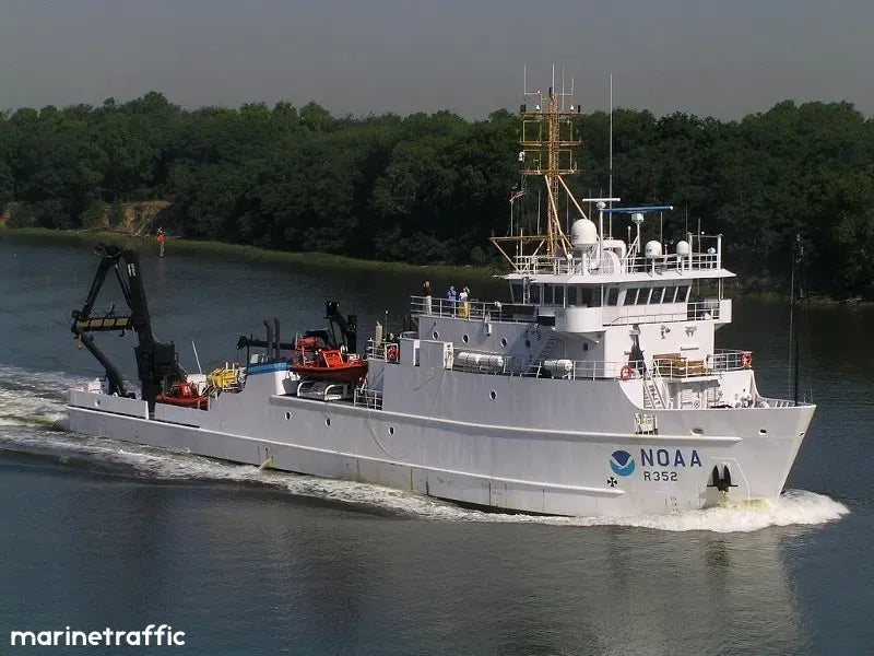NOAA Ship Nancy Foster (R 352) 30 Inches Ship Model