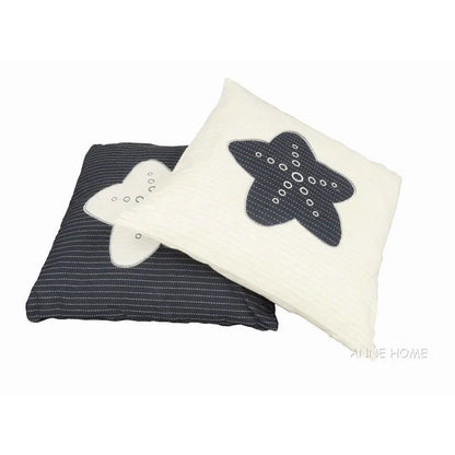 Anne Home - Oreiller blanc étoile bleue
