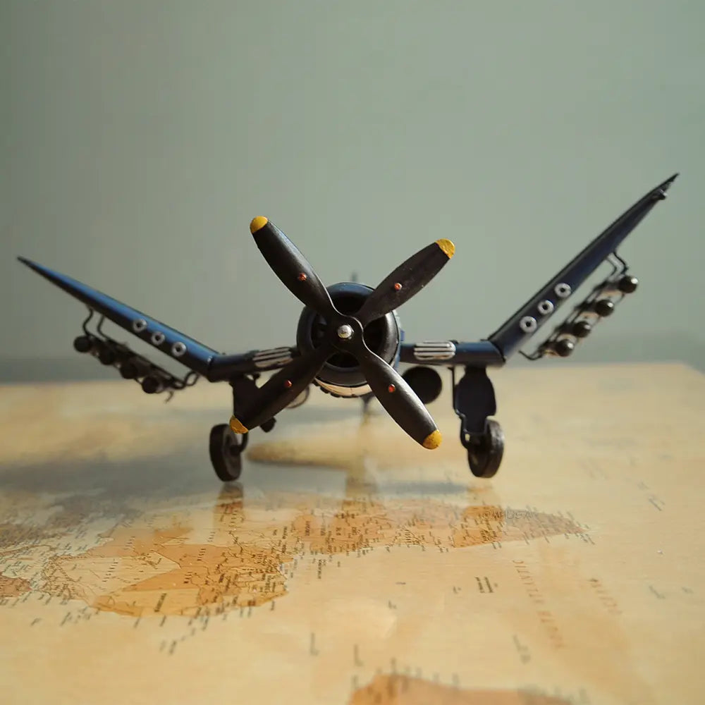 1944 F4U Corsair 1:31