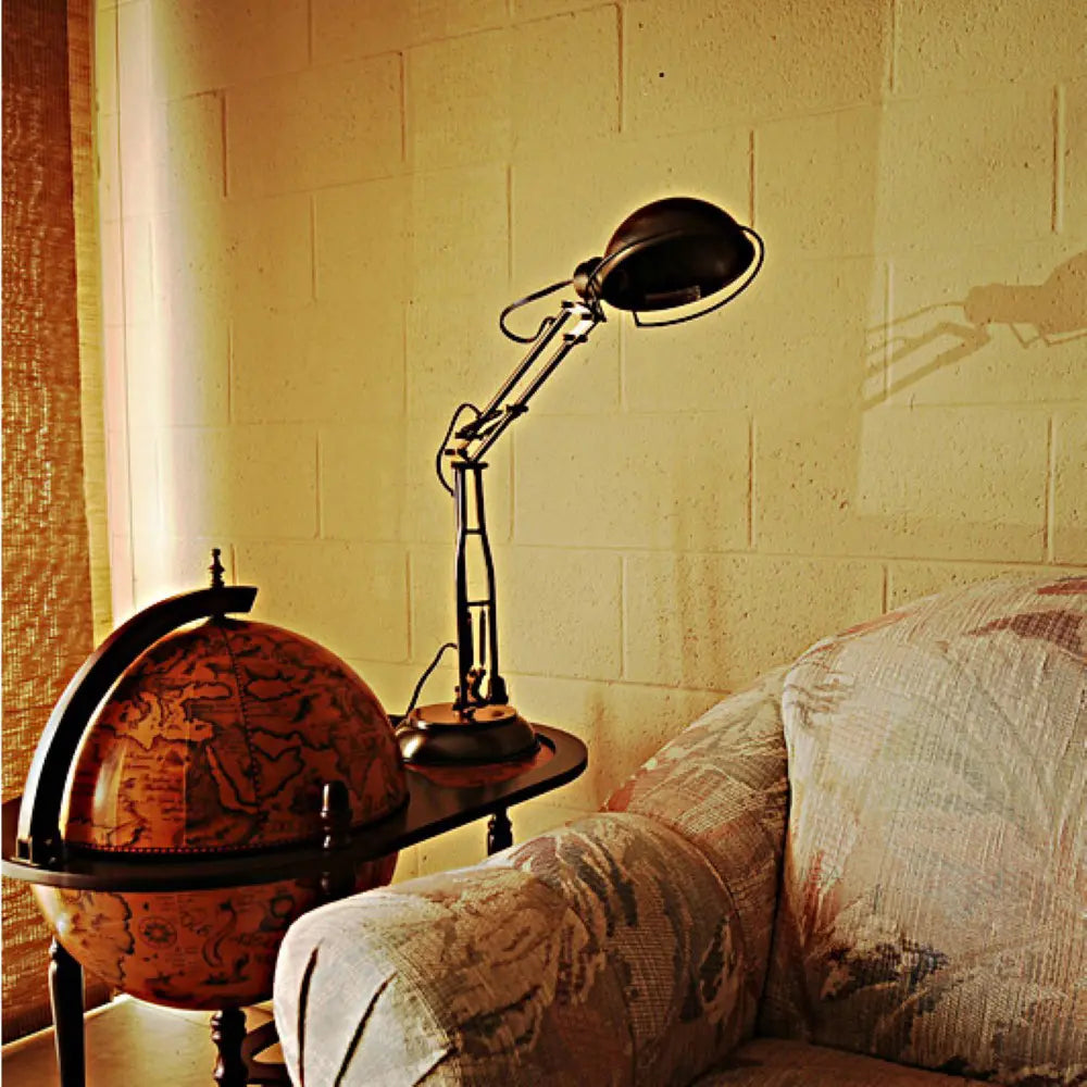 Lampe de table à ressort en laiton sur socle rond