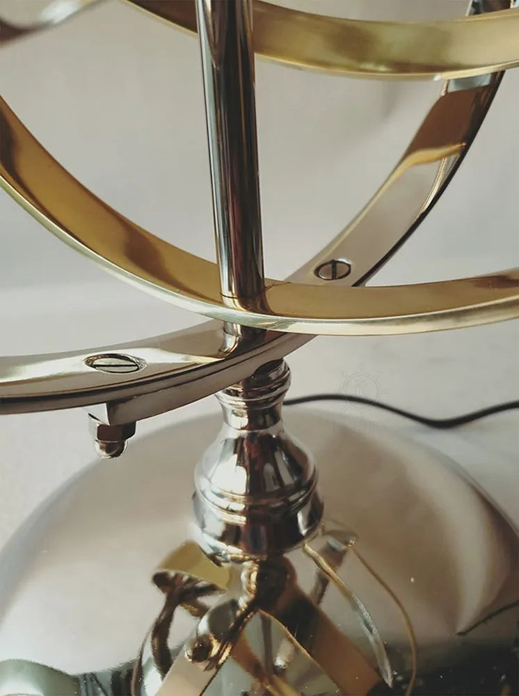 Lampe de table sphérique en aluminium