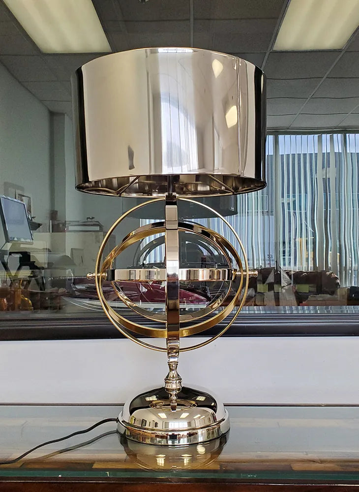 Lampe de table sphérique en aluminium