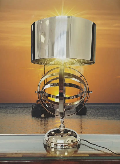 Lampe de table sphérique en aluminium
