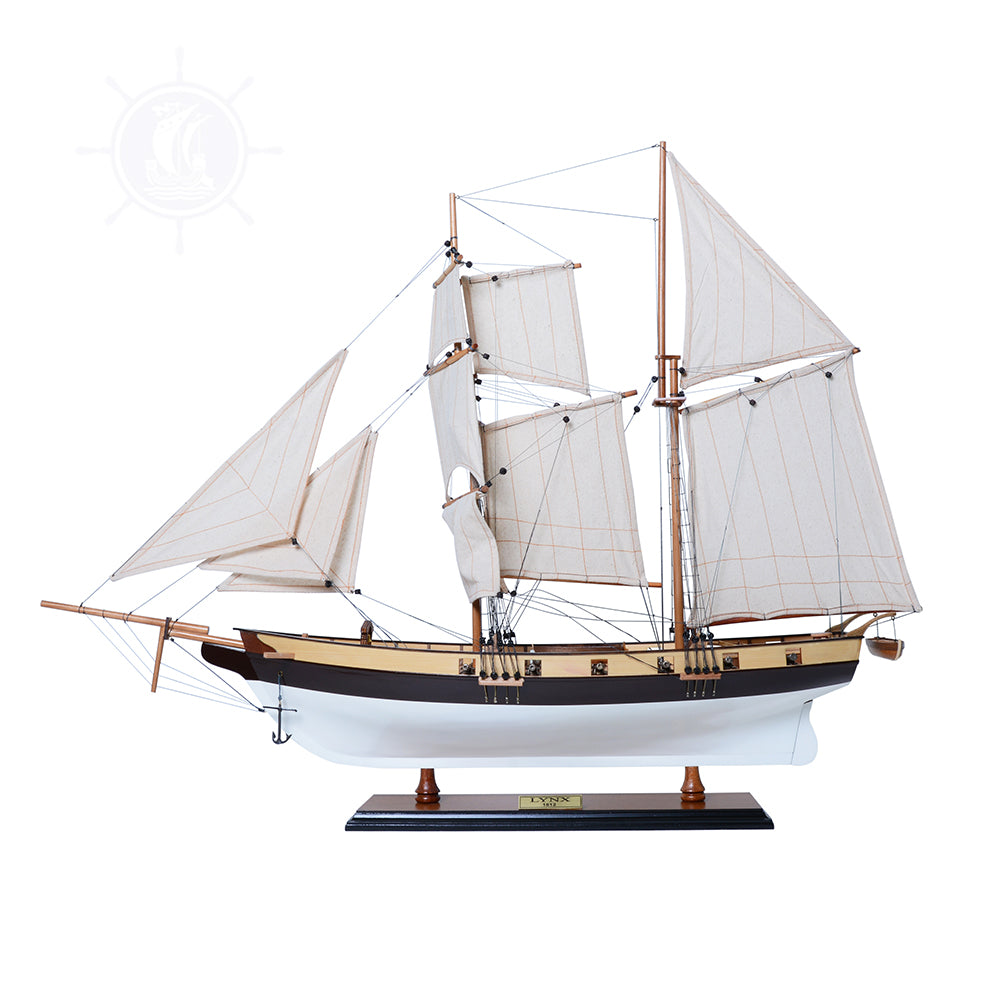 Lynx Painted Tall Ship Model Captain Line