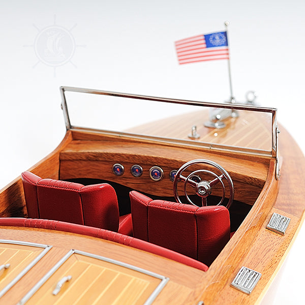 B033 - Chris Craft Runabout