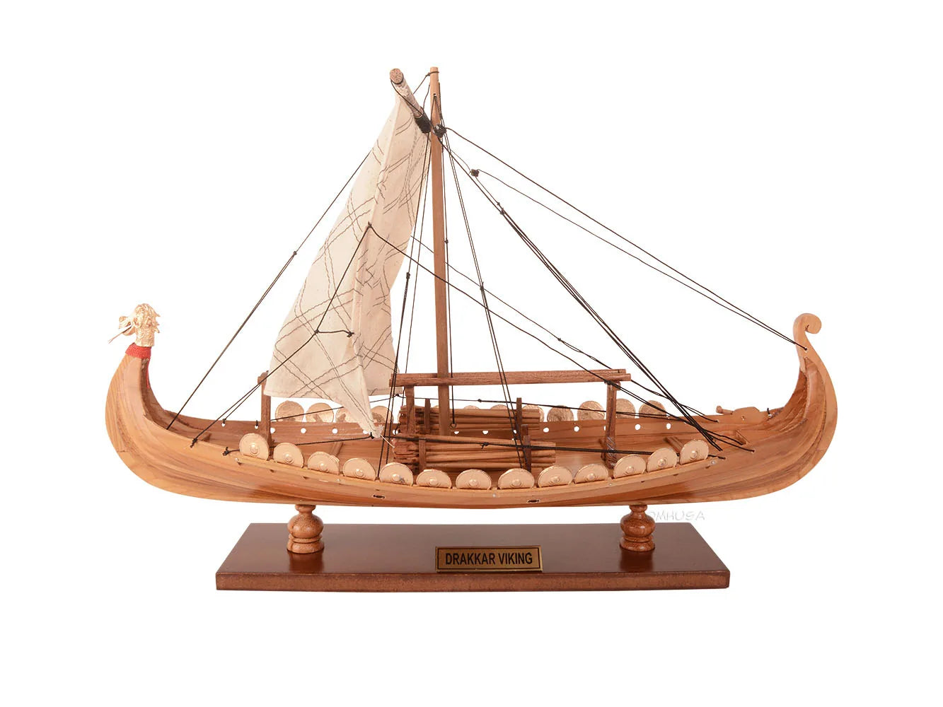 Combo captivant Drakkar Viking : un modèle de bateau et un chapeau légendaire