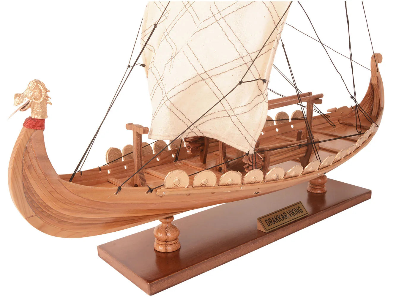Combo captivant Drakkar Viking : un modèle de bateau et un chapeau légendaire