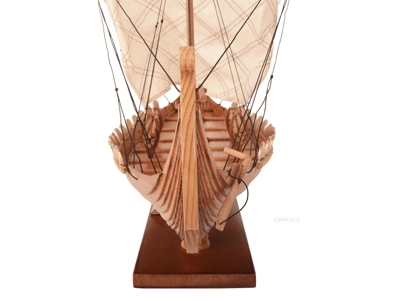 Combo captivant Drakkar Viking : un modèle de bateau et un chapeau légendaire