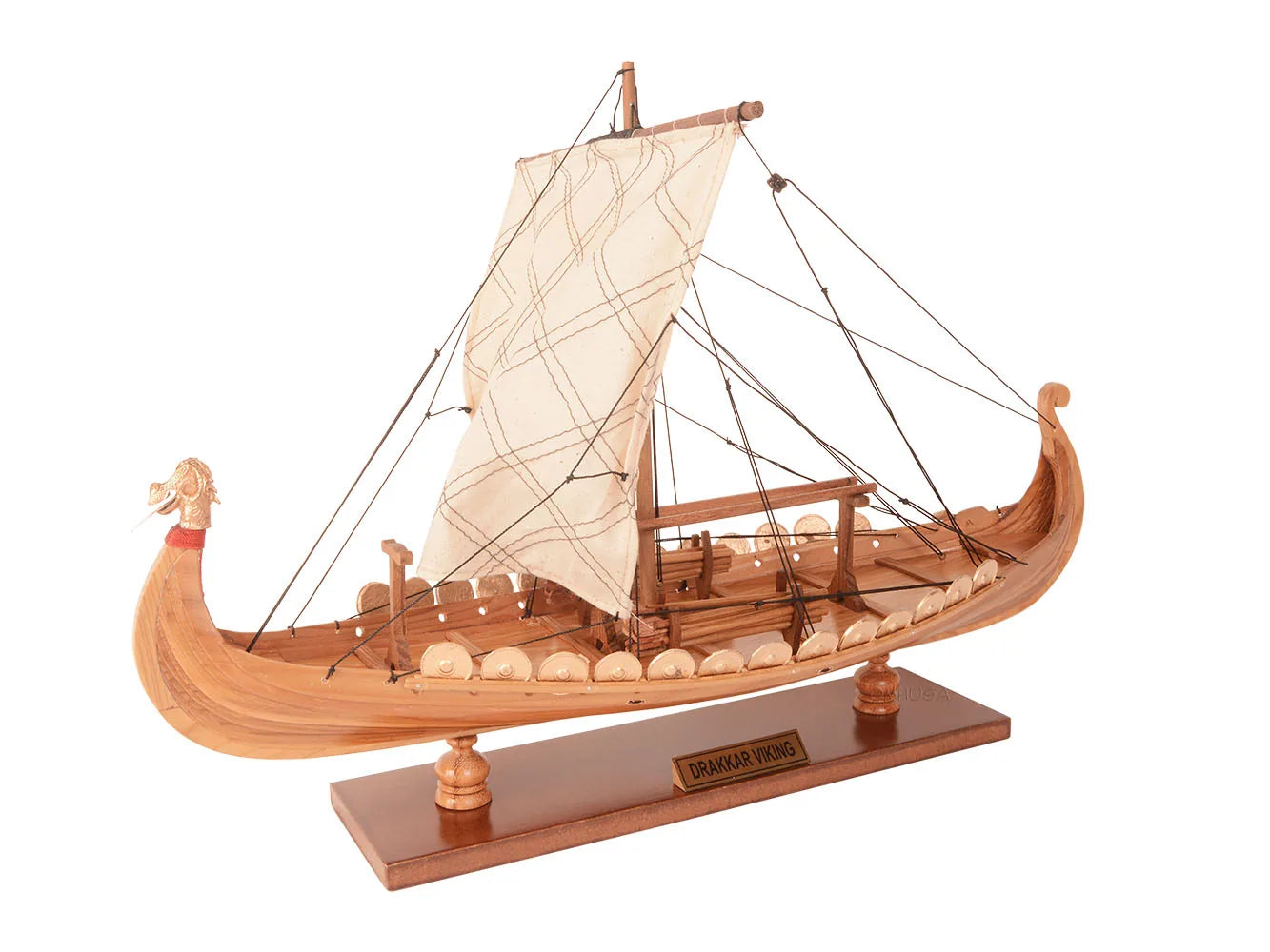 Combo captivant Drakkar Viking : un modèle de bateau et un chapeau légendaire