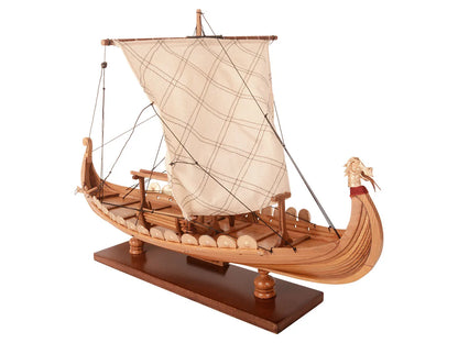 Combo captivant Drakkar Viking : un modèle de bateau et un chapeau légendaire