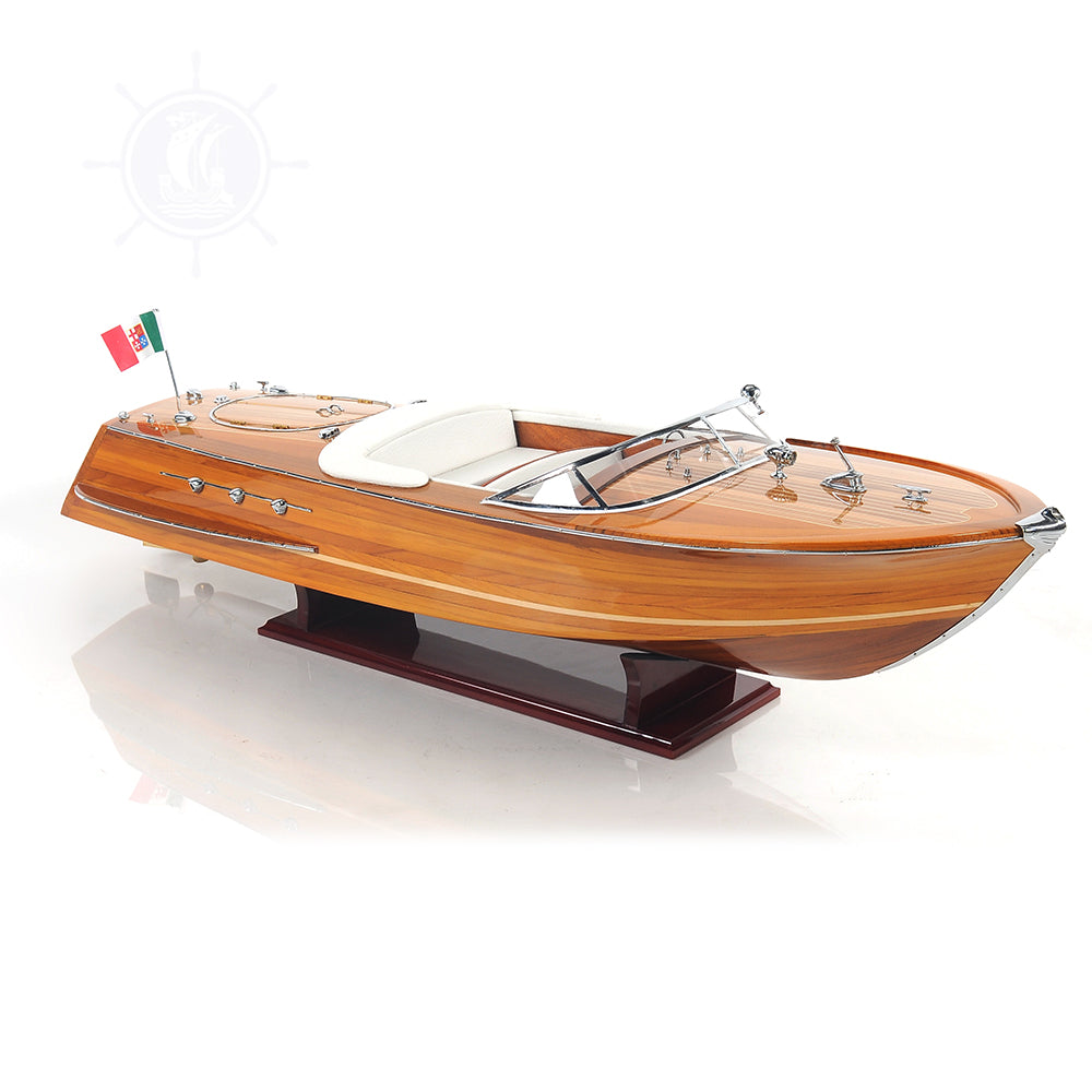Maquette de bateau rapide Riva Ariston