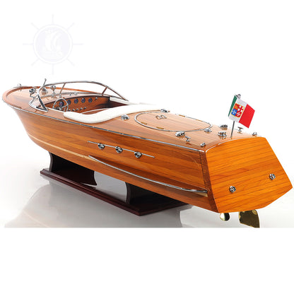 Maquette de bateau rapide Riva Ariston