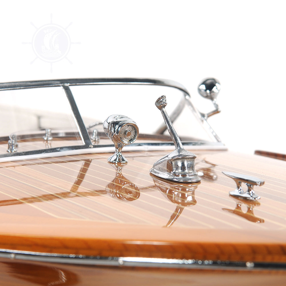 Maquette de bateau rapide Riva Ariston