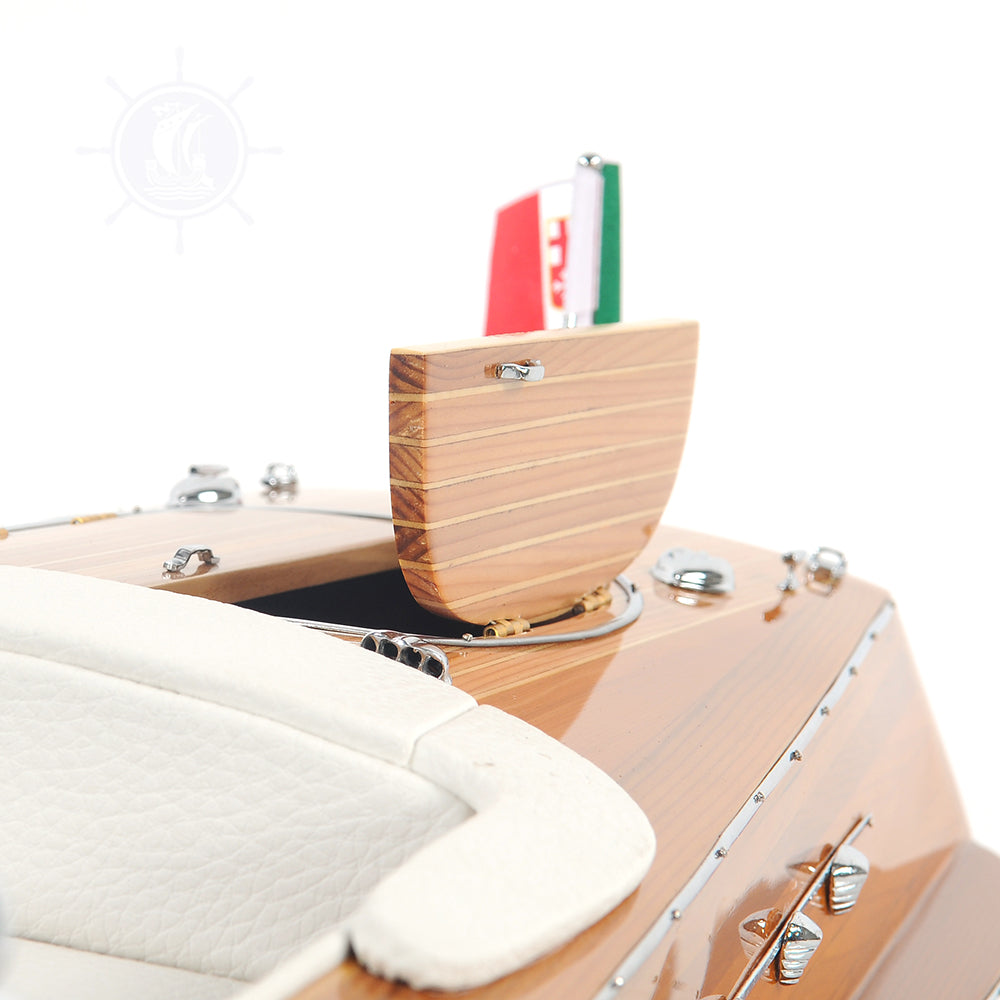 Maquette de bateau rapide Riva Ariston