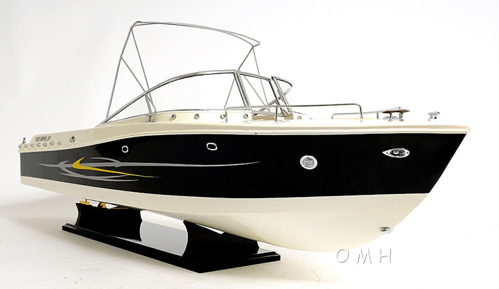 Modèle de bateau rapide Four Winns