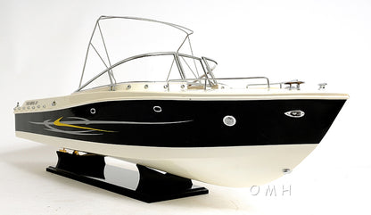 Modèle de bateau rapide Four Winns