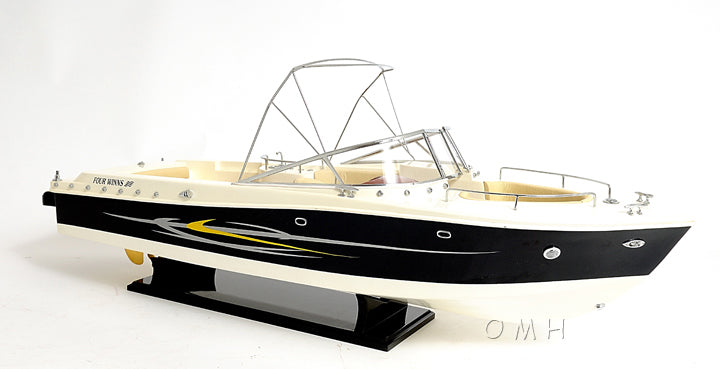 Modèle de bateau rapide Four Winns