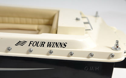 Modèle de bateau rapide Four Winns