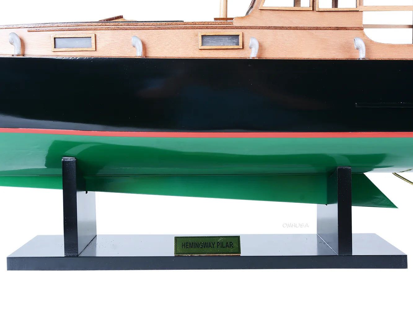 Hemingway&trade; Pilar Fishing Boat Combo: A Model and Polo Shirt Set