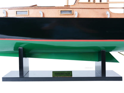 Hemingway&trade; Pilar Fishing Boat Combo: A Model and Polo Shirt Set