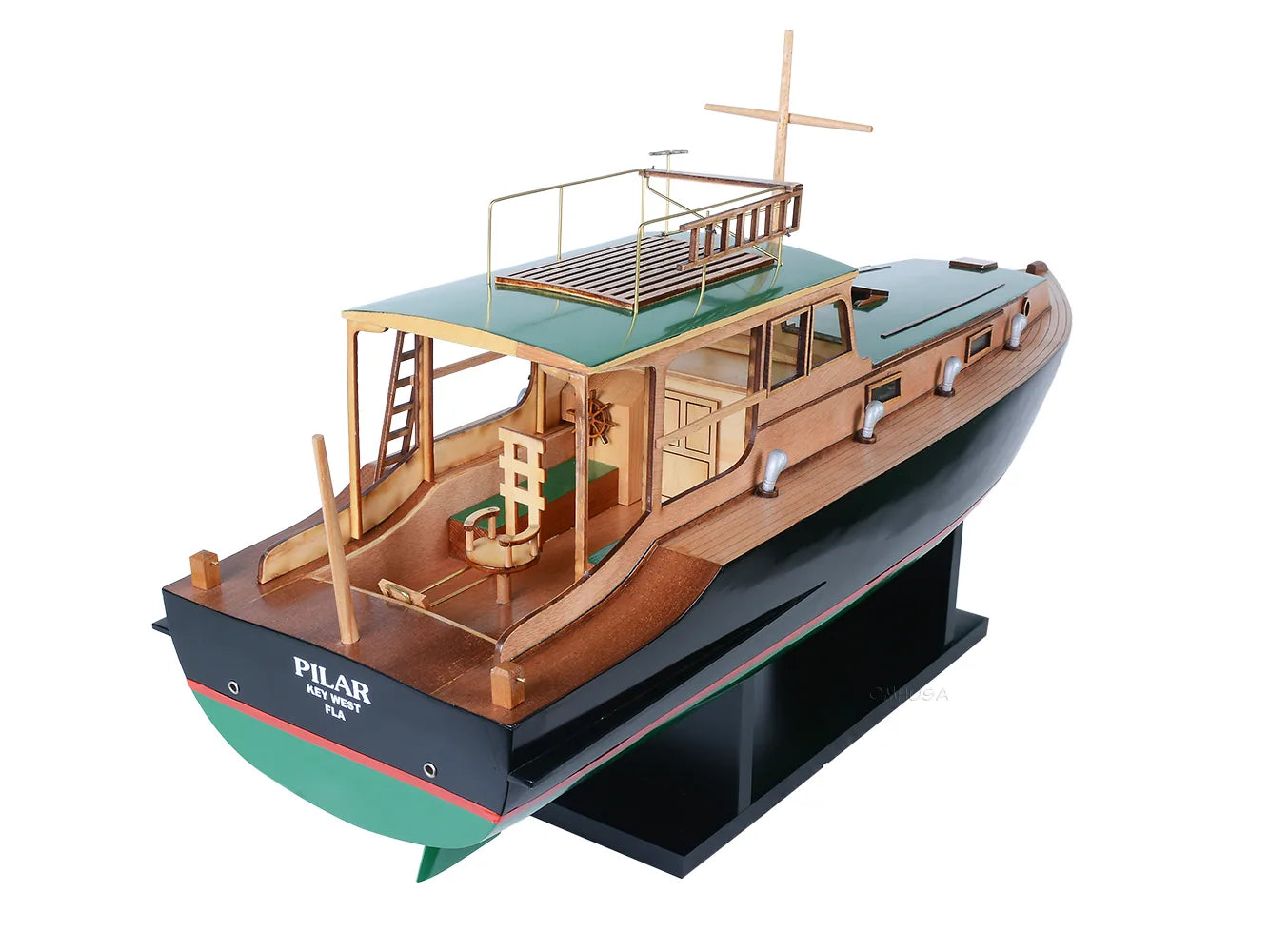 Hemingway&trade; Pilar Fishing Boat Combo: A Model and Polo Shirt Set