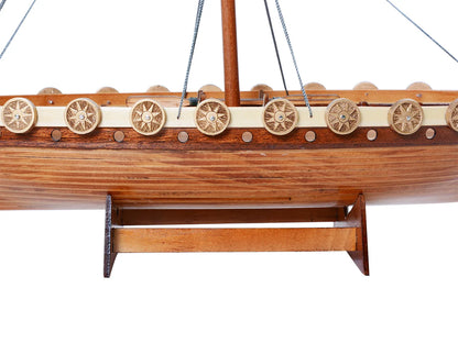 Combo captivant Drakkar Viking : un modèle de bateau et un chapeau légendaire