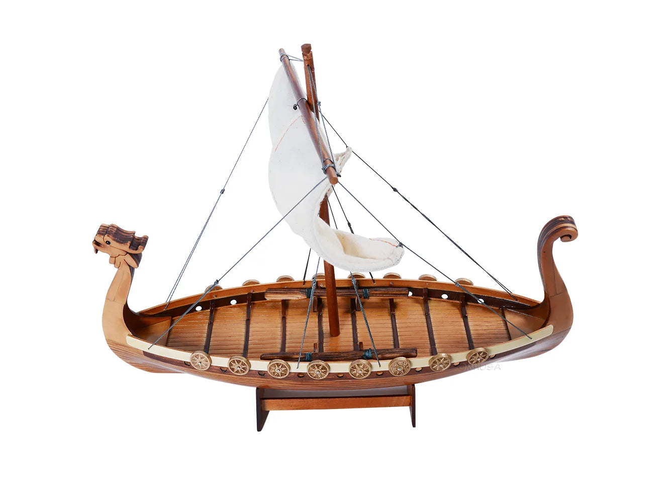 Combo captivant Drakkar Viking : un modèle de bateau et un chapeau légendaire