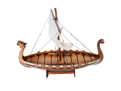 Combo captivant Drakkar Viking : un modèle de bateau et un chapeau légendaire