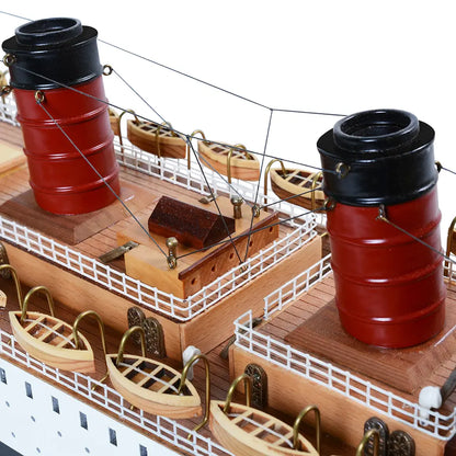 Maquette de grand navire de croisière Queen Mary