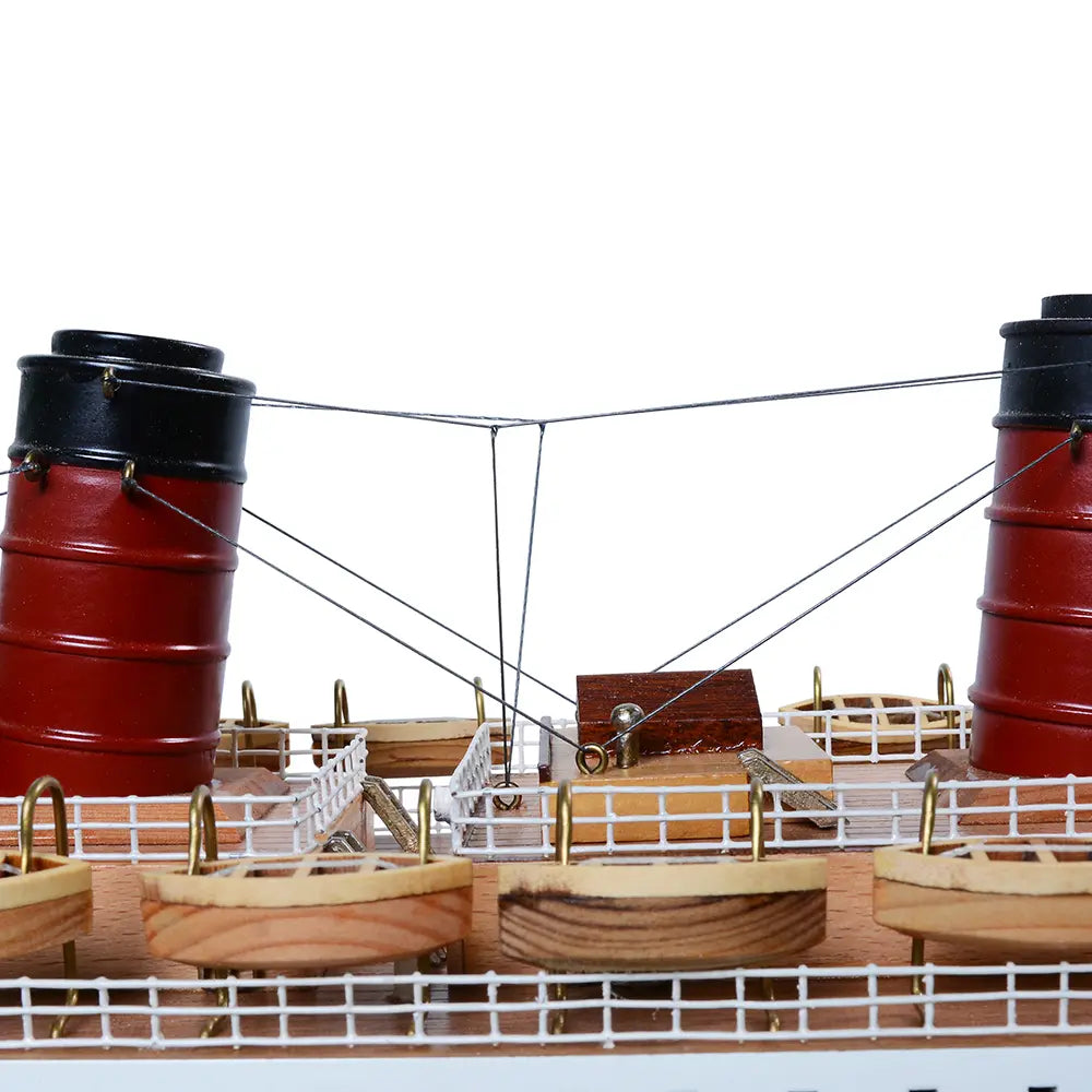 Maquette de grand navire de croisière Queen Mary