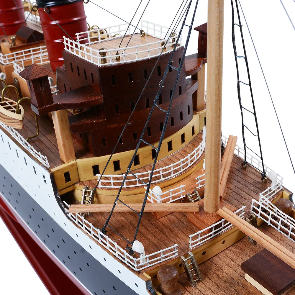 Maquette de grand navire de croisière Queen Mary