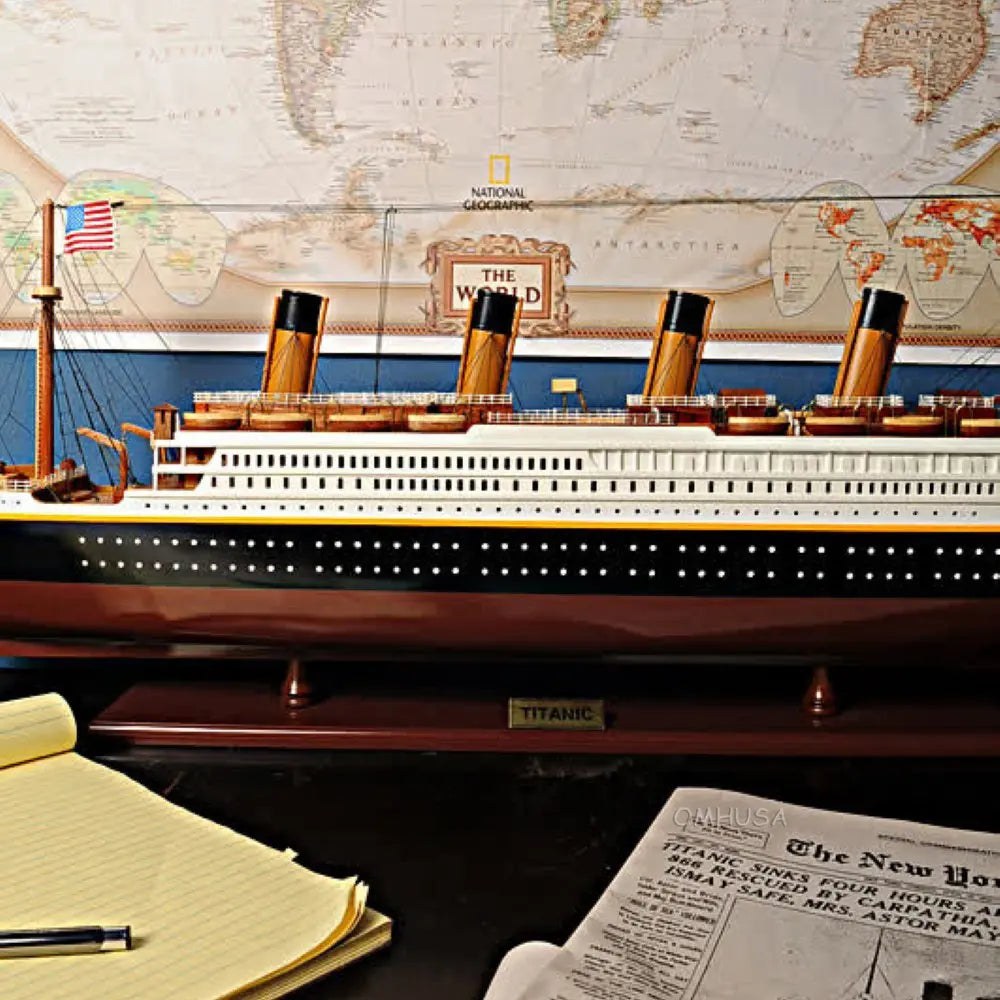 RMS Titanic Midsize with Display Case