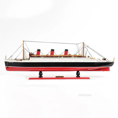 Queen Mary Midsize with Display Case