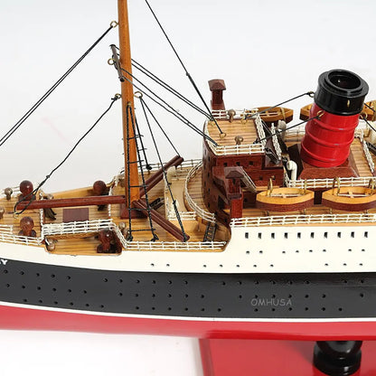 Queen Mary Midsize with Display Case