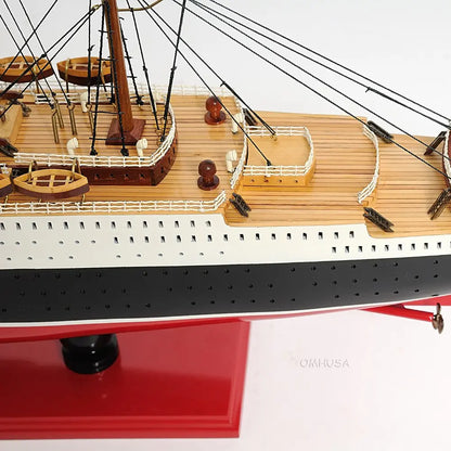 Queen Mary Midsize with Display Case