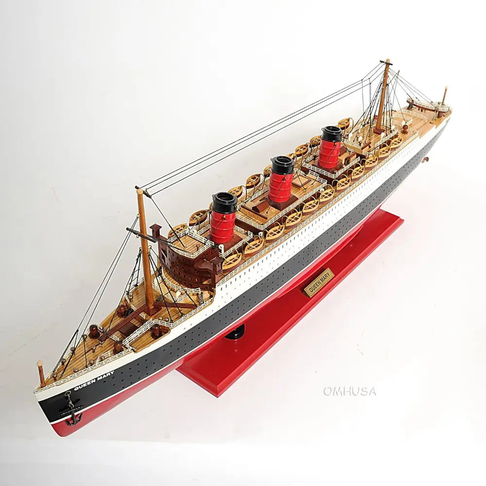 Queen Mary Midsize with Display Case