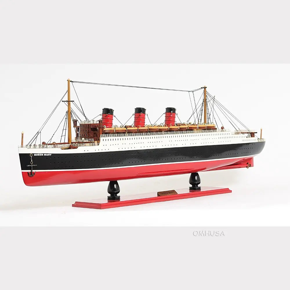 Queen Mary Midsize with Display Case