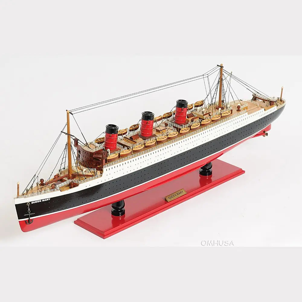 Queen Mary Midsize with Display Case
