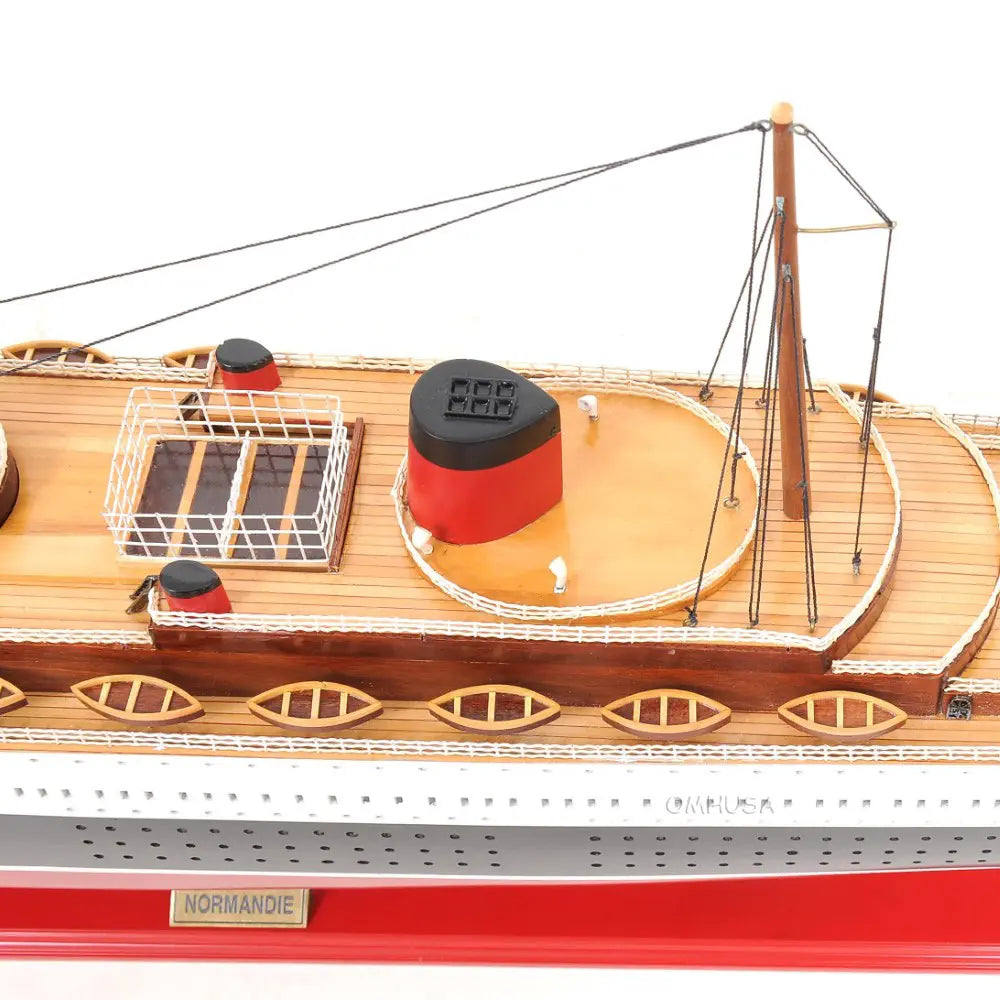 Normandie Large with Display Case