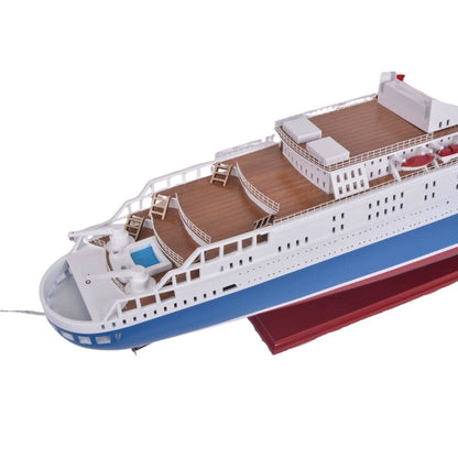 Queen Elizabeth II Painted Large Cruiseship Model