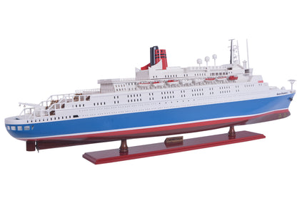 Queen Elizabeth II Painted Large Cruiseship Model