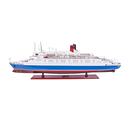 La reine Elizabeth II a peint une maquette de grand bateau de croisière