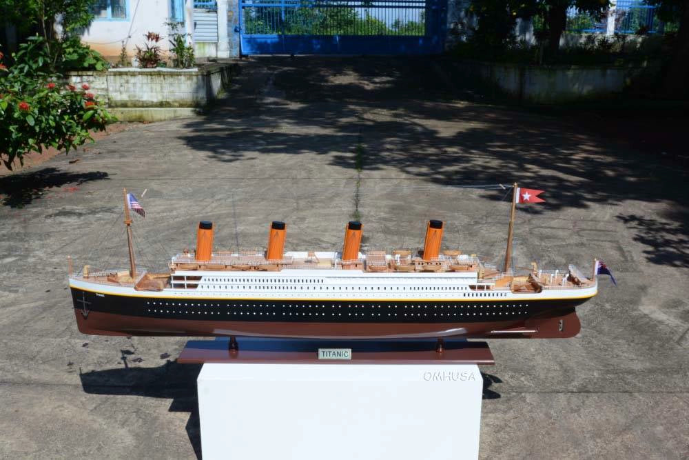 USCGC Dallas WHEC-716 30 Inches L Ship Model