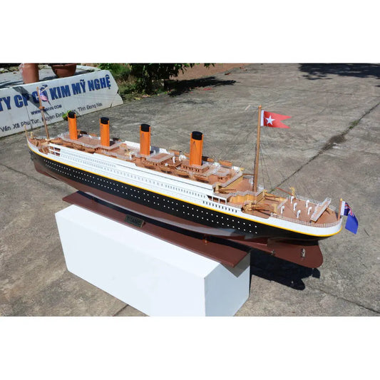 Titanic Painted XXL Exclusive Edition Cruiseship Model