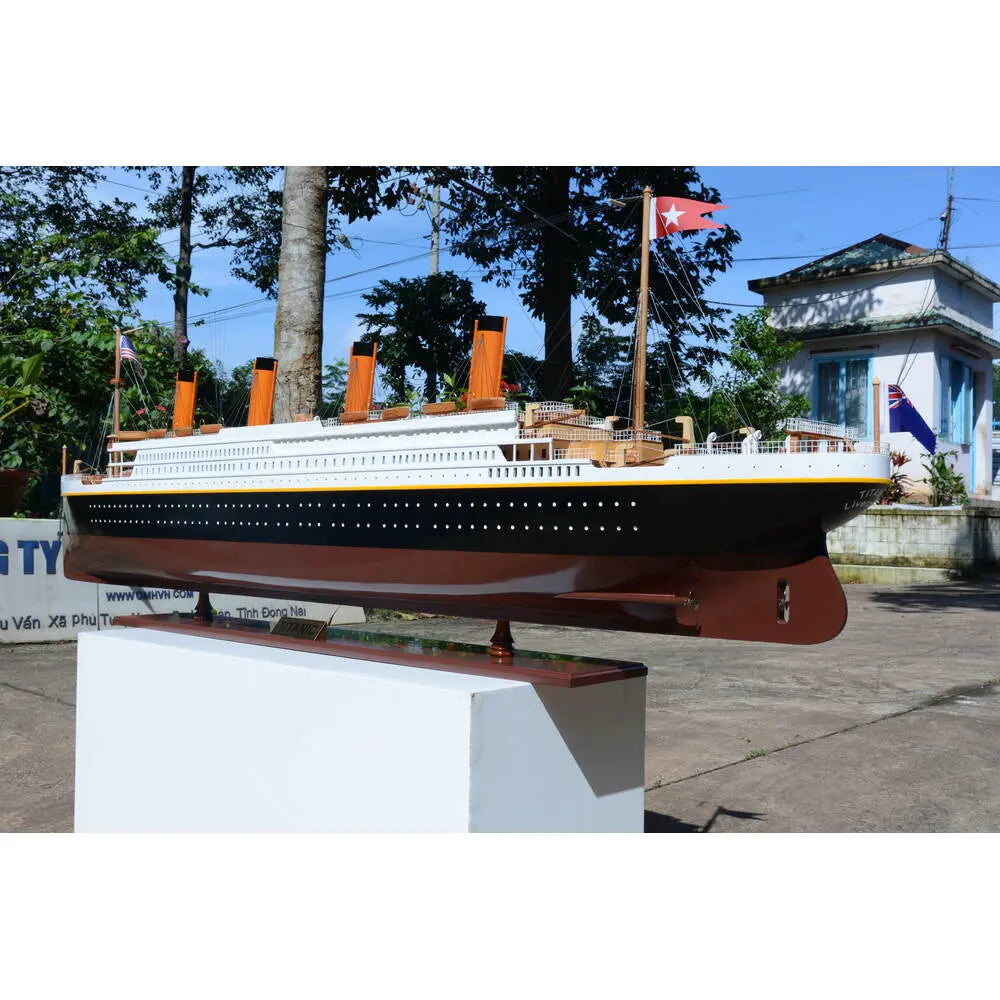 Titanic Painted XXL Exclusive Edition Cruiseship Model