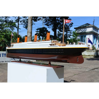 Titanic Painted XXL Exclusive Edition Cruiseship Model