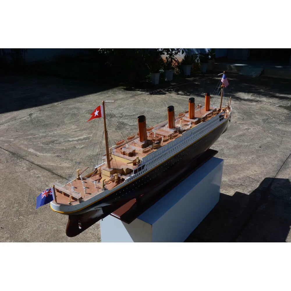 Titanic Painted XXL Exclusive Edition Cruiseship Model