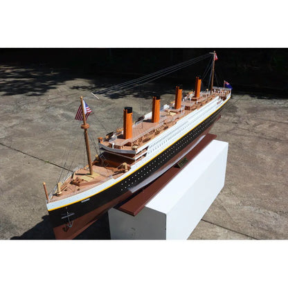 Titanic Painted XXL Exclusive Edition Cruiseship Model